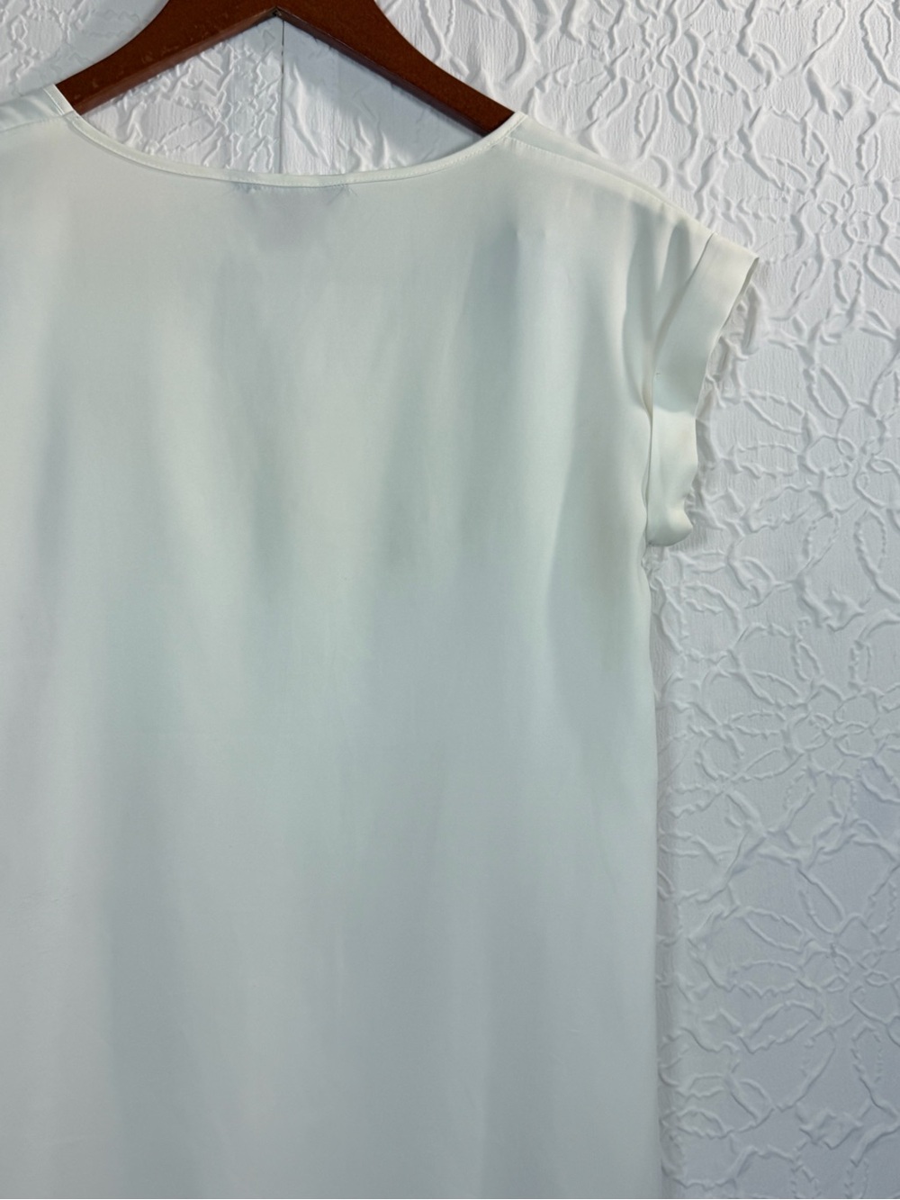 Express White Silky V Neck Lightweight Blouse Top Sz XS - Picture 12 of 14